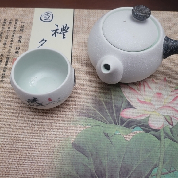 Chinese 7pc Snow Flake Tea Set.. - Picture 3 of 4